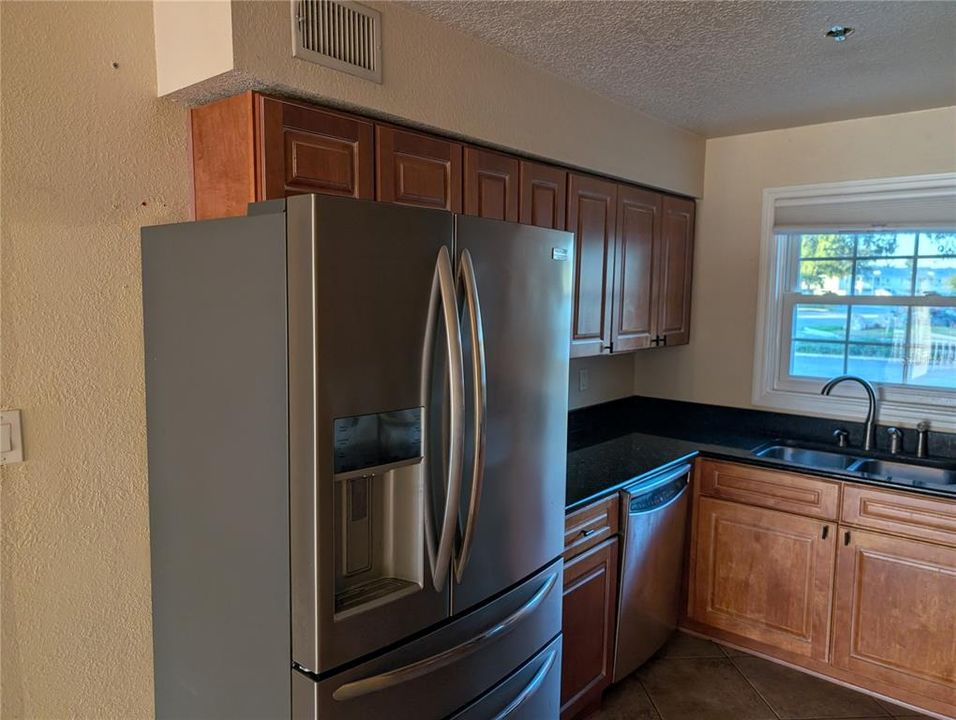 待售: $399,000 (2 贝兹, 2 浴室, 1053 平方英尺)