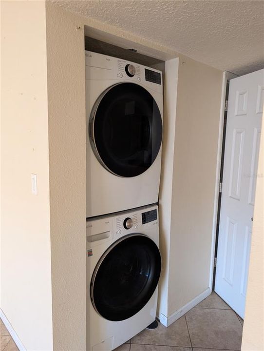 待售: $399,000 (2 贝兹, 2 浴室, 1053 平方英尺)