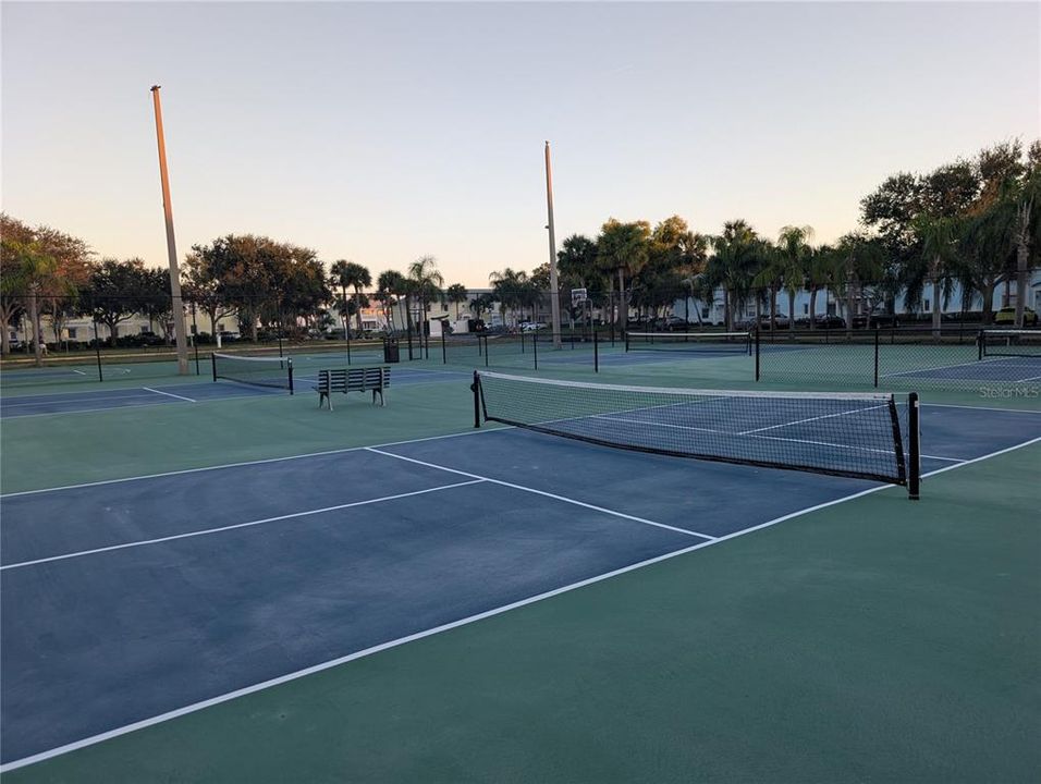 待售: $399,000 (2 贝兹, 2 浴室, 1053 平方英尺)