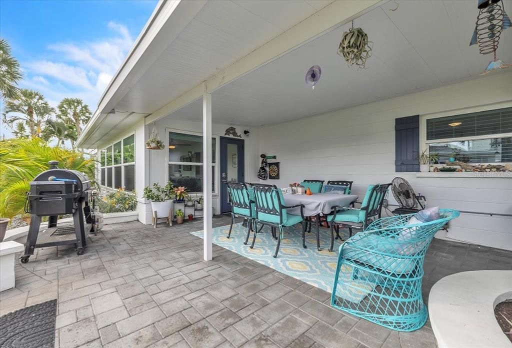 For Sale: $995,000 (3 beds, 2 baths, 1684 Square Feet)