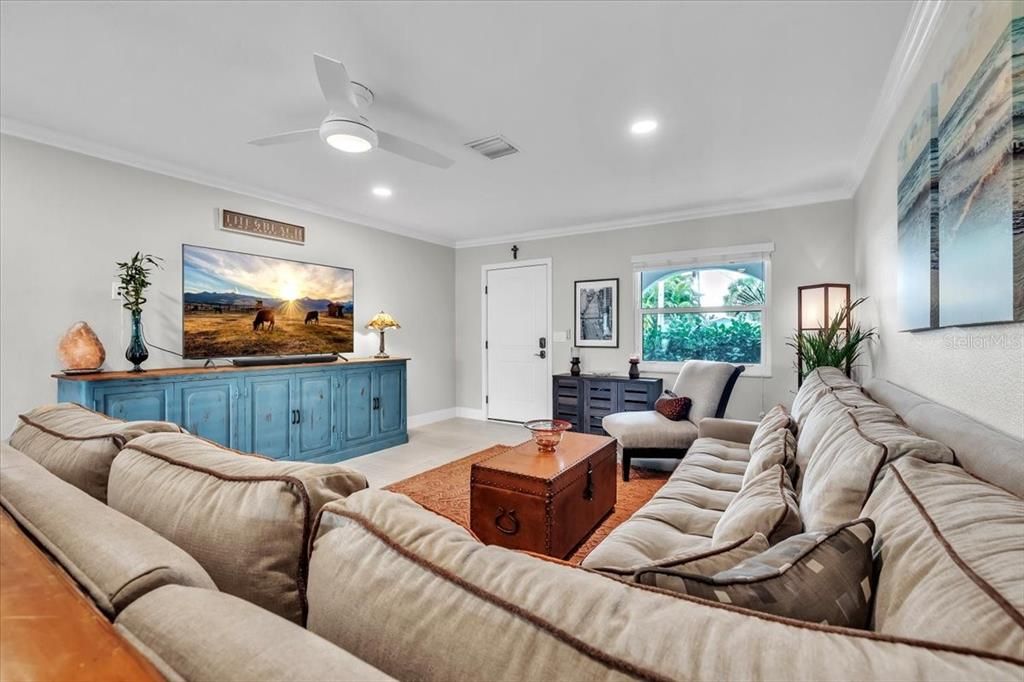 For Sale: $995,000 (3 beds, 2 baths, 1684 Square Feet)