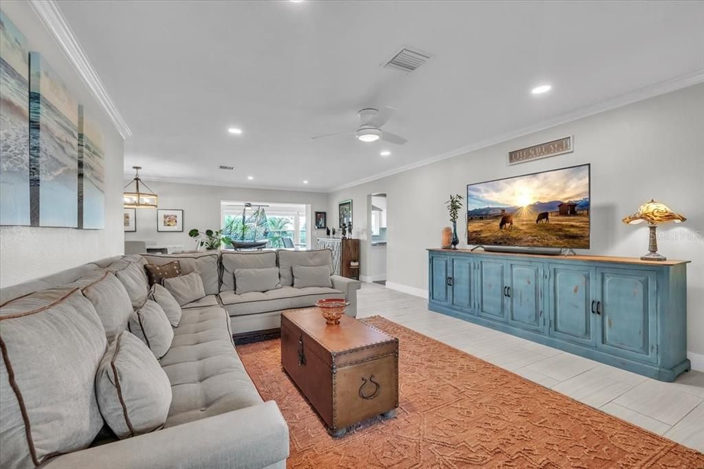 For Sale: $995,000 (3 beds, 2 baths, 1684 Square Feet)