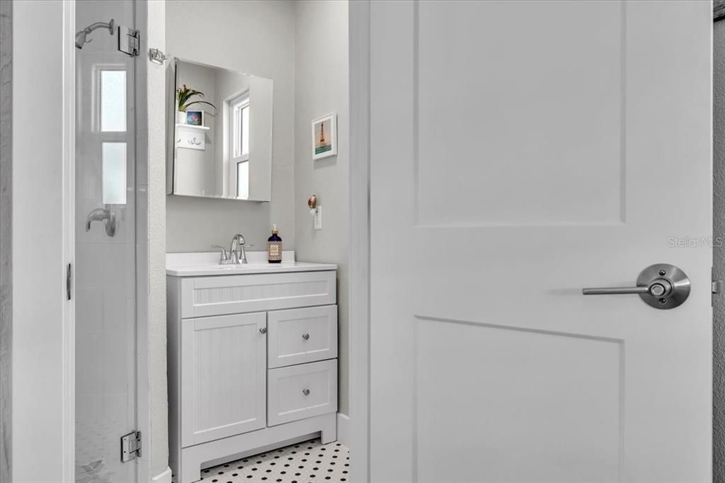 For Sale: $995,000 (3 beds, 2 baths, 1684 Square Feet)