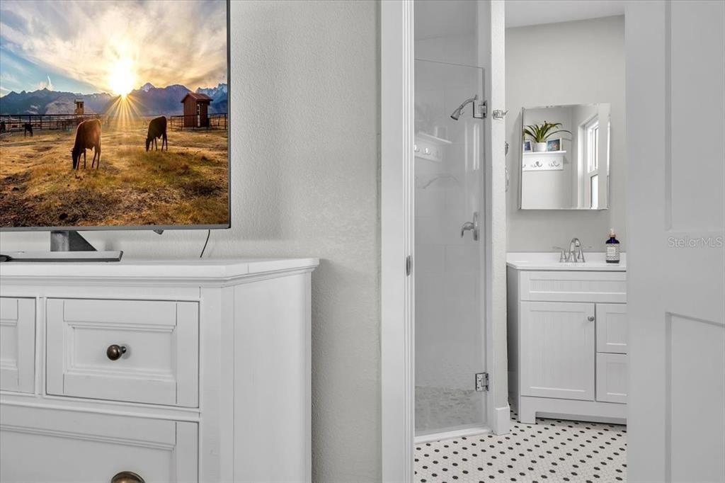 For Sale: $995,000 (3 beds, 2 baths, 1684 Square Feet)