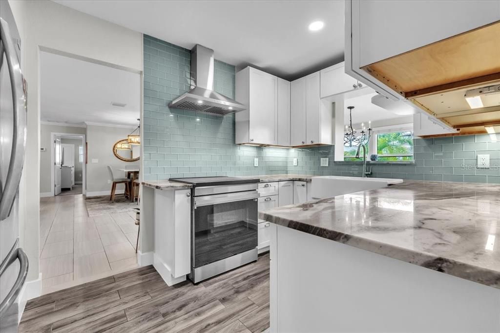 For Sale: $995,000 (3 beds, 2 baths, 1684 Square Feet)