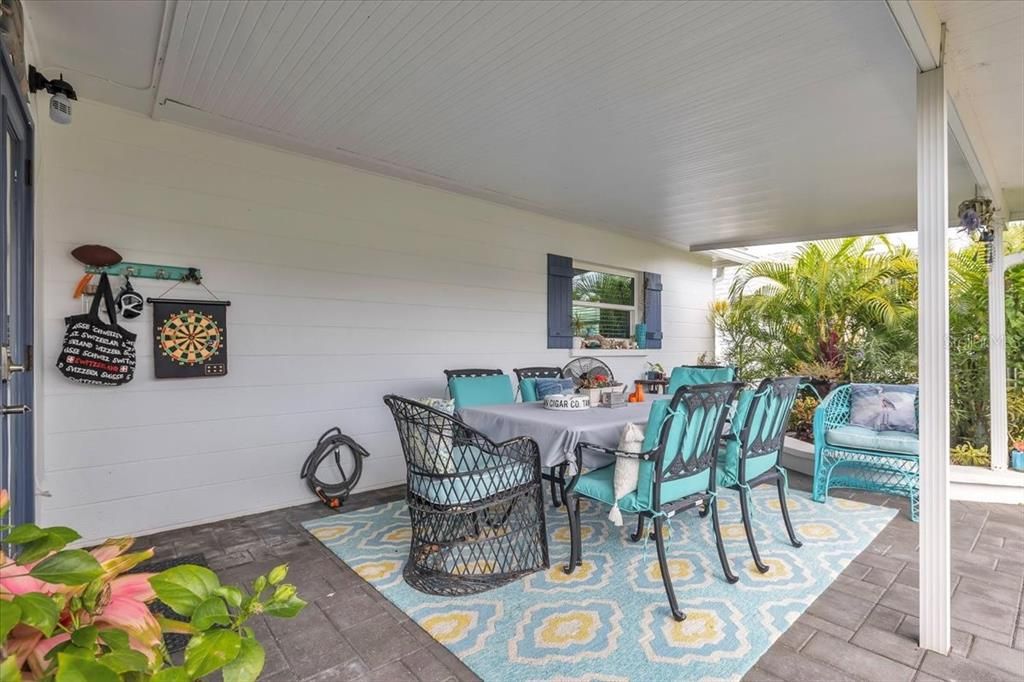 For Sale: $995,000 (3 beds, 2 baths, 1684 Square Feet)