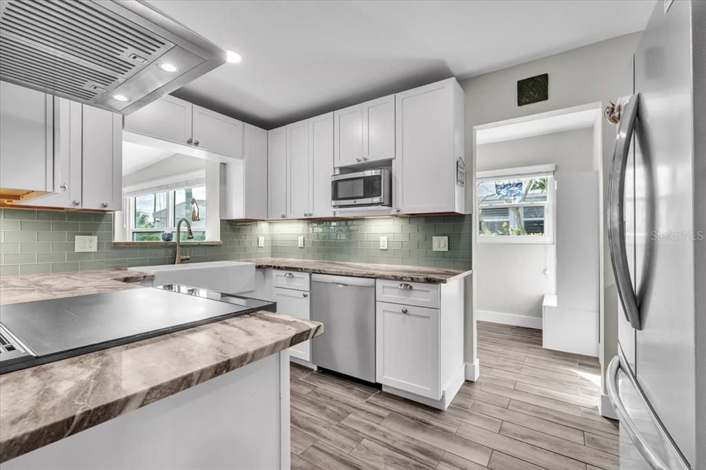 For Sale: $995,000 (3 beds, 2 baths, 1684 Square Feet)