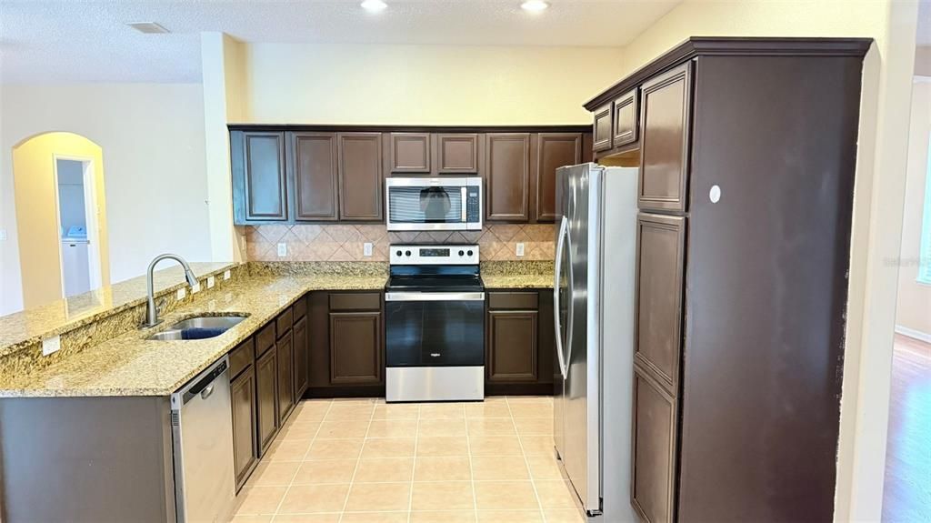 На продажу: $495,000 (4 спален, 2 ванн, 2944 Квадратных фут)