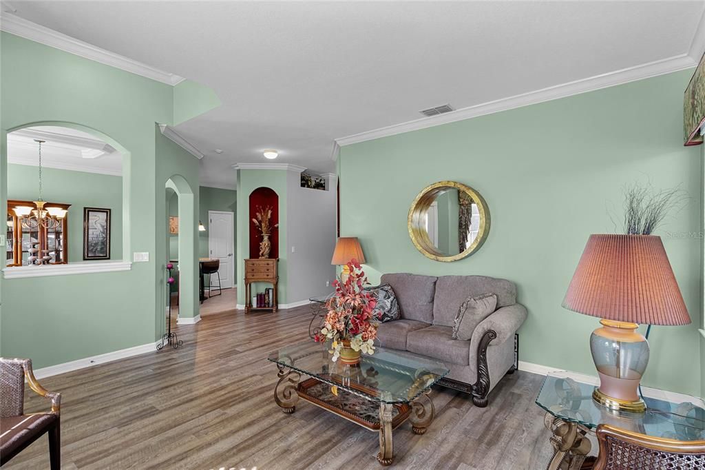 En Venta: $389,000 (3 camas, 2 baños, 2400 Pies cuadrados)