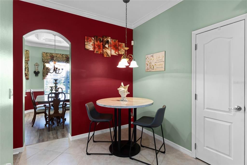 En Venta: $389,000 (3 camas, 2 baños, 2400 Pies cuadrados)