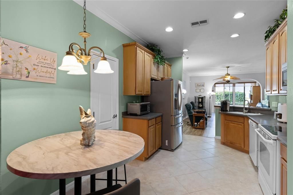 En Venta: $389,000 (3 camas, 2 baños, 2400 Pies cuadrados)