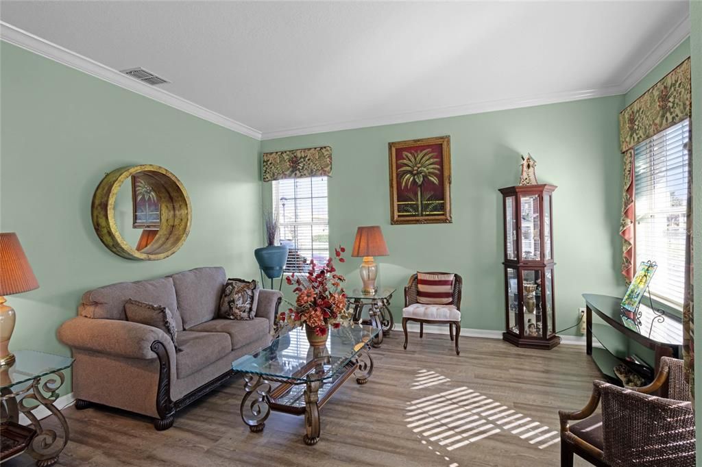 En Venta: $389,000 (3 camas, 2 baños, 2400 Pies cuadrados)