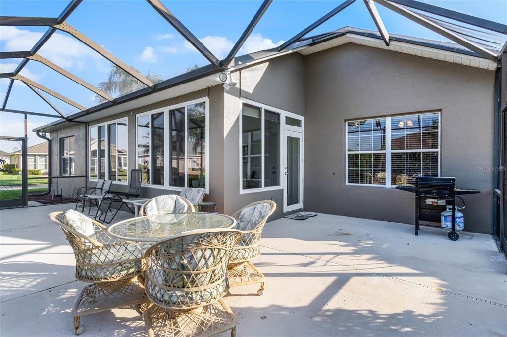 En Venta: $389,000 (3 camas, 2 baños, 2400 Pies cuadrados)