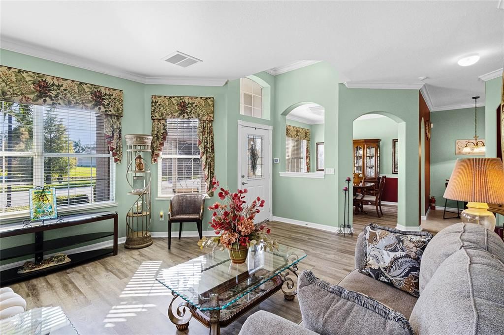 En Venta: $389,000 (3 camas, 2 baños, 2400 Pies cuadrados)