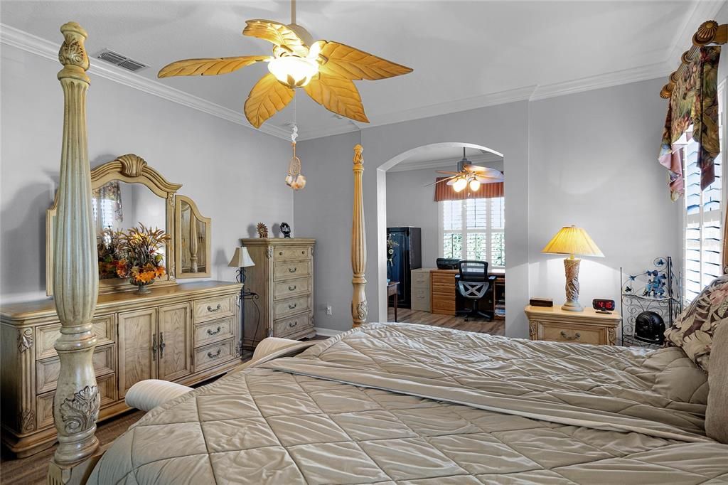 En Venta: $389,000 (3 camas, 2 baños, 2400 Pies cuadrados)