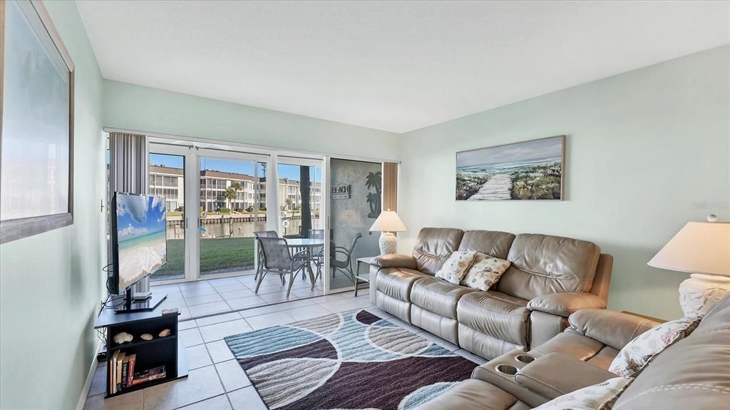 En Venta: $480,000 (2 camas, 2 baños, 1072 Pies cuadrados)