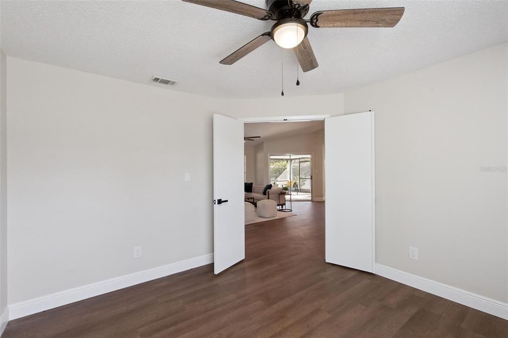 En Venta: $389,900 (3 camas, 2 baños, 1373 Pies cuadrados)