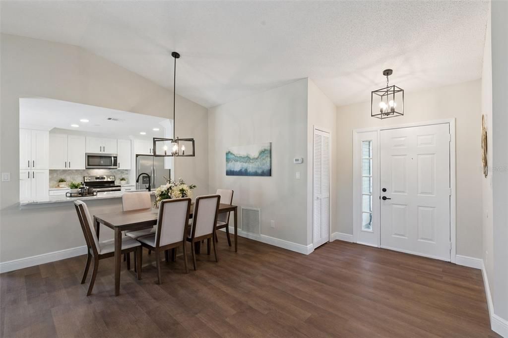 En Venta: $389,900 (3 camas, 2 baños, 1373 Pies cuadrados)