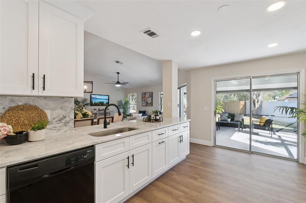 En Venta: $389,900 (3 camas, 2 baños, 1373 Pies cuadrados)