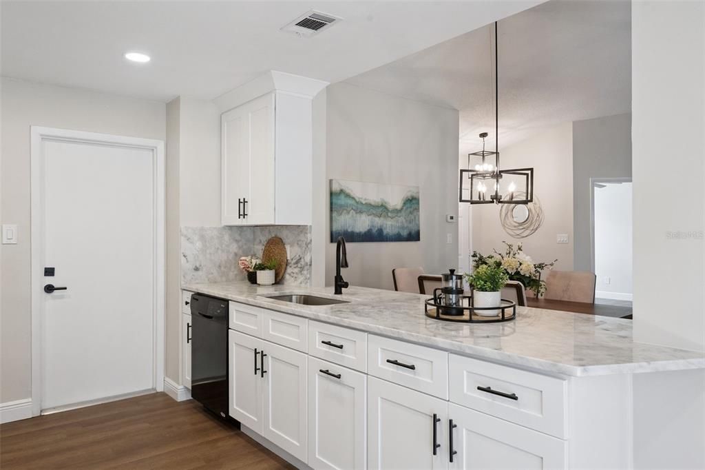 En Venta: $389,900 (3 camas, 2 baños, 1373 Pies cuadrados)