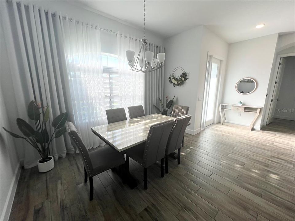 For Rent: $2,500 (3 beds, 2 baths, 1813 Square Feet)