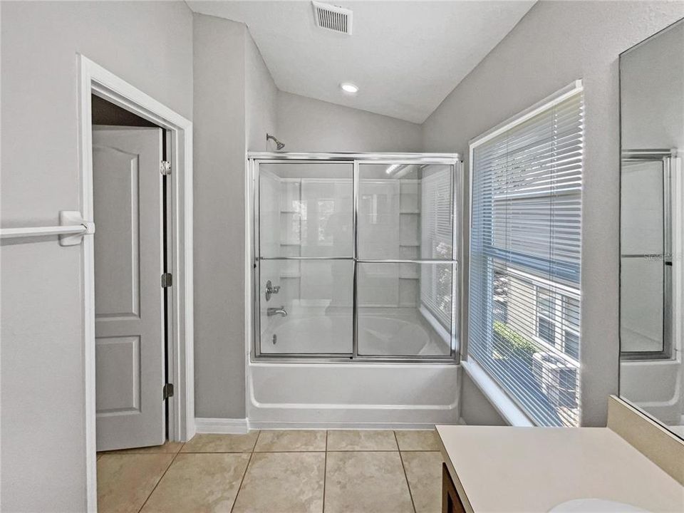 待售: $250,000 (2 贝兹, 2 浴室, 1305 平方英尺)