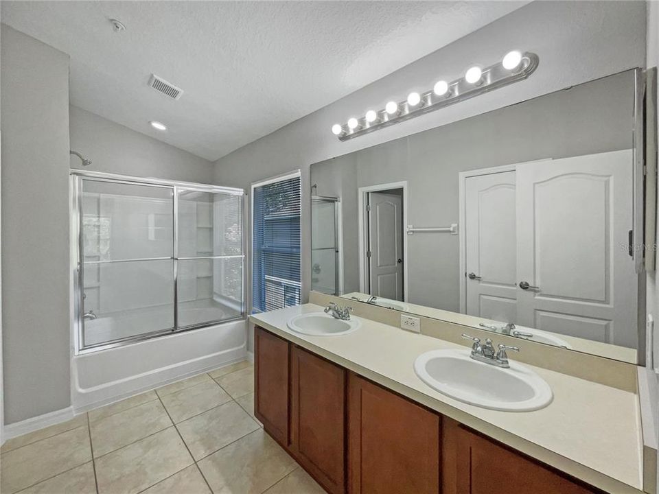 待售: $250,000 (2 贝兹, 2 浴室, 1305 平方英尺)