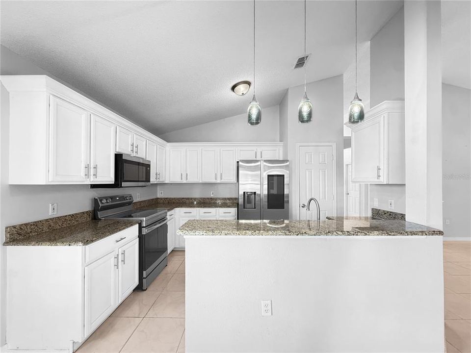 For Rent: $2,100 (3 beds, 2 baths, 1814 Square Feet)