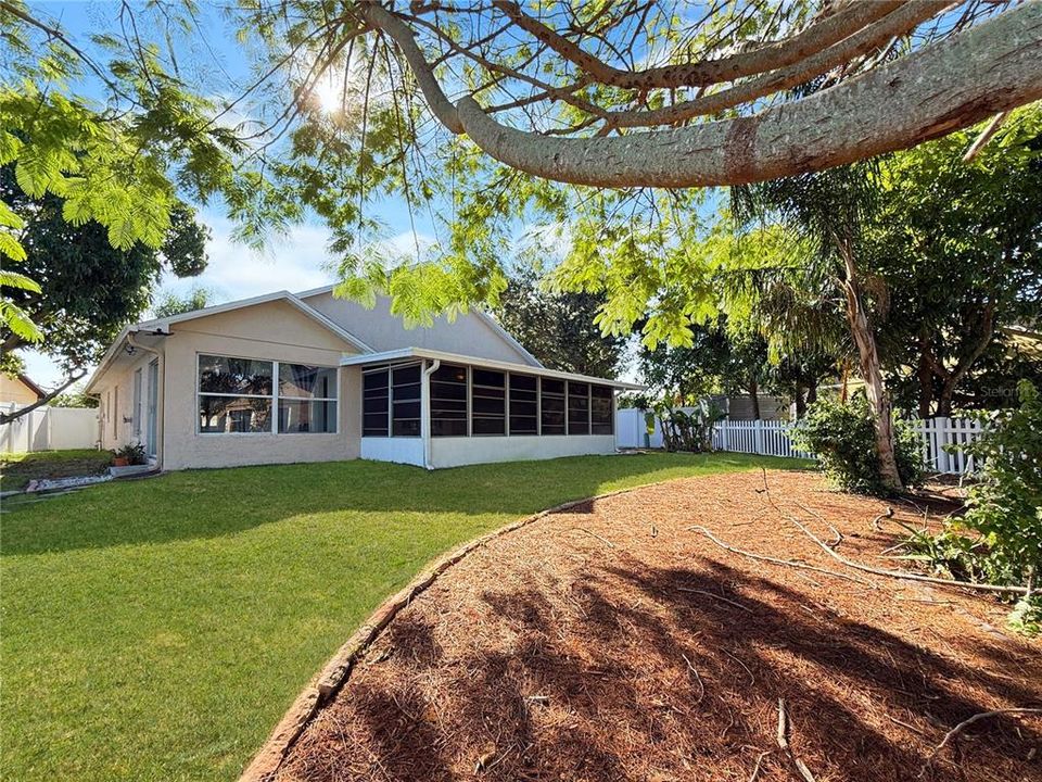 For Rent: $2,100 (3 beds, 2 baths, 1814 Square Feet)