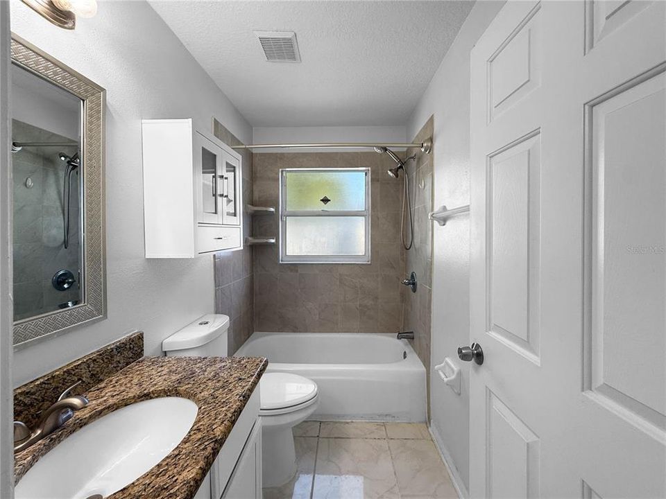 For Rent: $2,100 (3 beds, 2 baths, 1814 Square Feet)