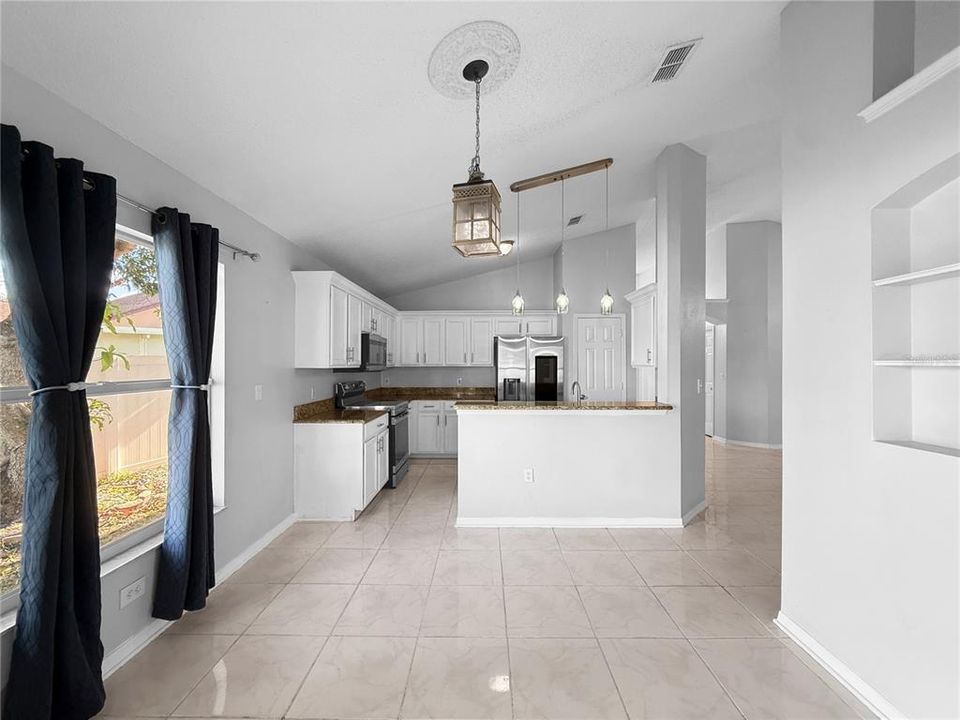 For Rent: $2,100 (3 beds, 2 baths, 1814 Square Feet)