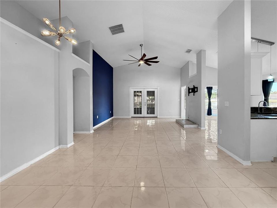 For Rent: $2,100 (3 beds, 2 baths, 1814 Square Feet)