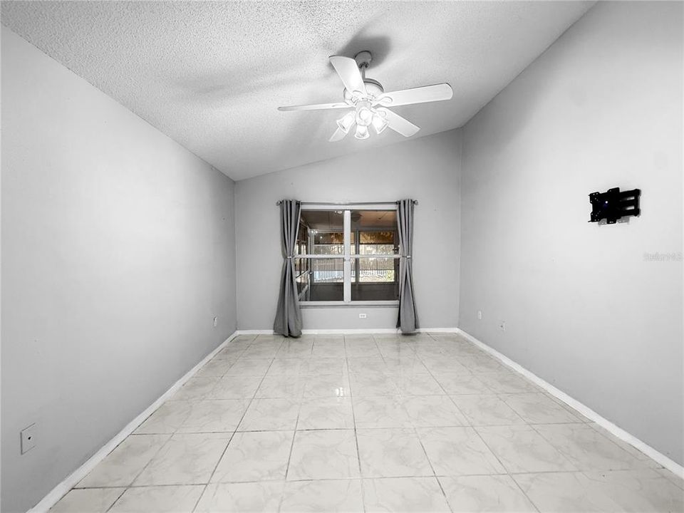 For Rent: $2,100 (3 beds, 2 baths, 1814 Square Feet)