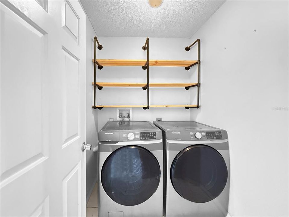 For Rent: $2,100 (3 beds, 2 baths, 1814 Square Feet)