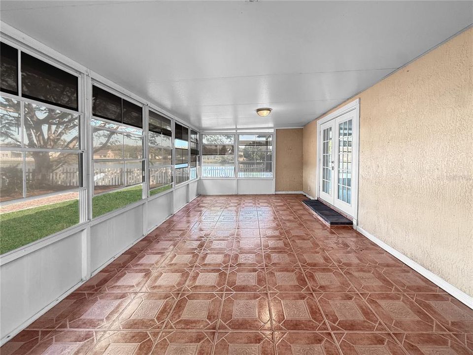 For Rent: $2,100 (3 beds, 2 baths, 1814 Square Feet)