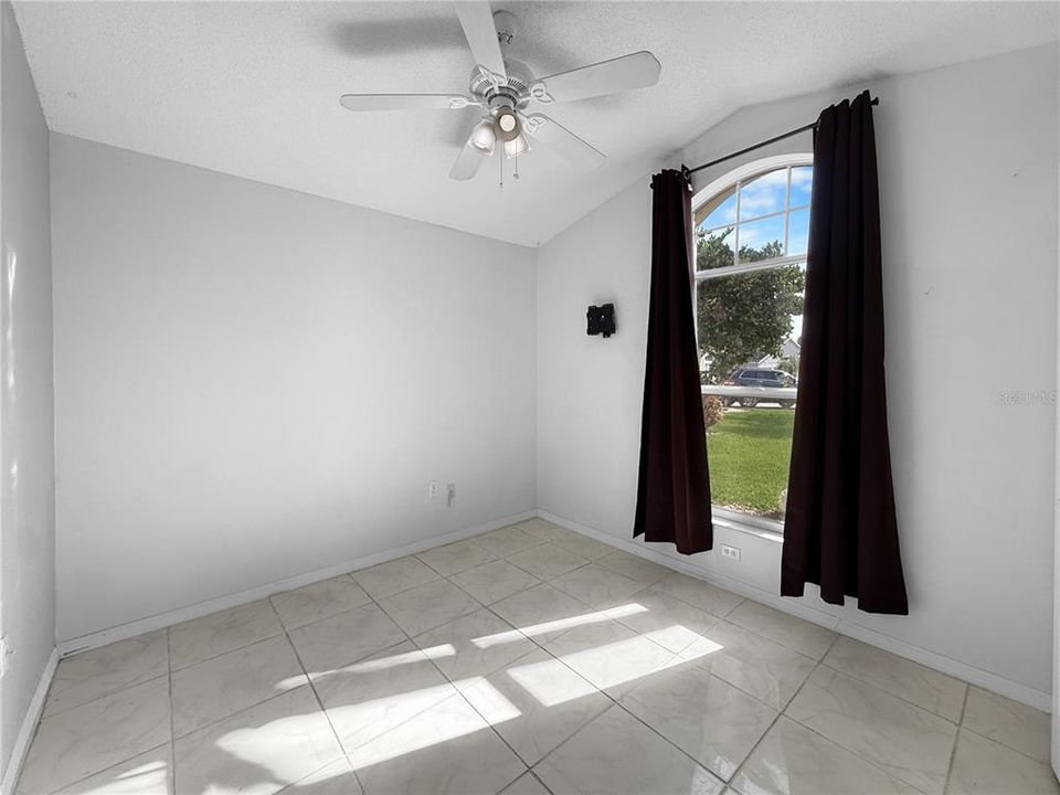 For Rent: $2,100 (3 beds, 2 baths, 1814 Square Feet)