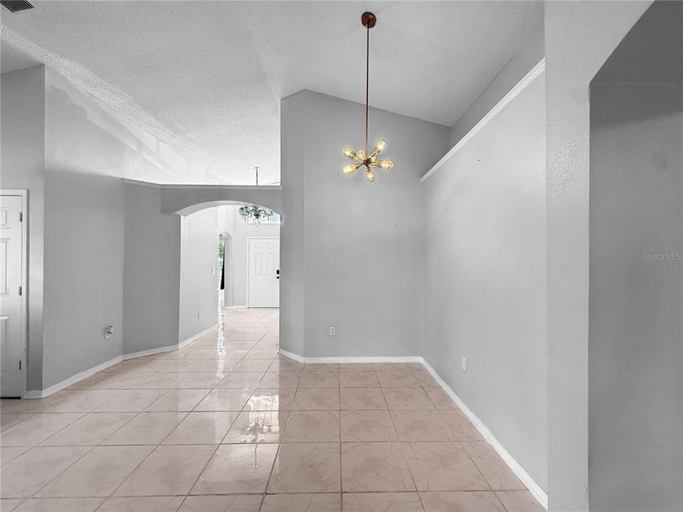 For Rent: $2,100 (3 beds, 2 baths, 1814 Square Feet)