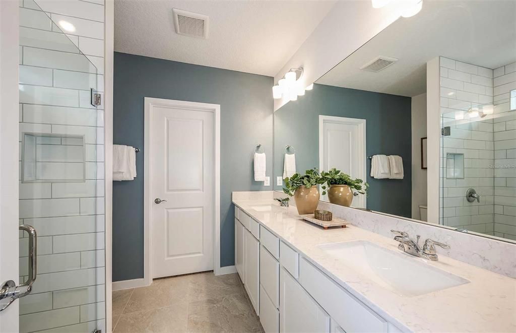 For Sale: $321,920 (2 beds, 2 baths, 1433 Square Feet)