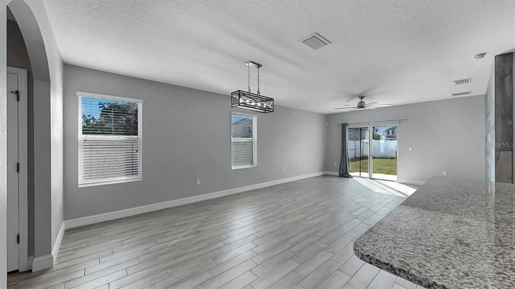 En Venta: $375,000 (5 camas, 3 baños, 2522 Pies cuadrados)