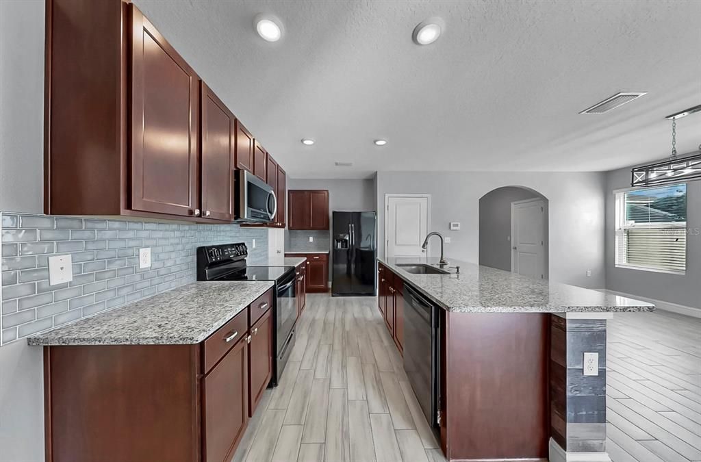 En Venta: $375,000 (5 camas, 3 baños, 2522 Pies cuadrados)