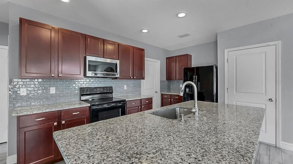 En Venta: $375,000 (5 camas, 3 baños, 2522 Pies cuadrados)