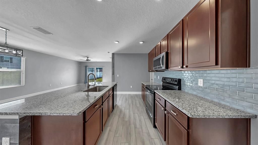 En Venta: $375,000 (5 camas, 3 baños, 2522 Pies cuadrados)