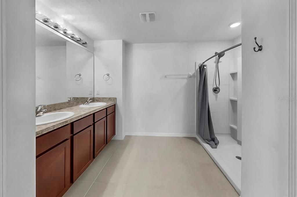 En Venta: $375,000 (5 camas, 3 baños, 2522 Pies cuadrados)