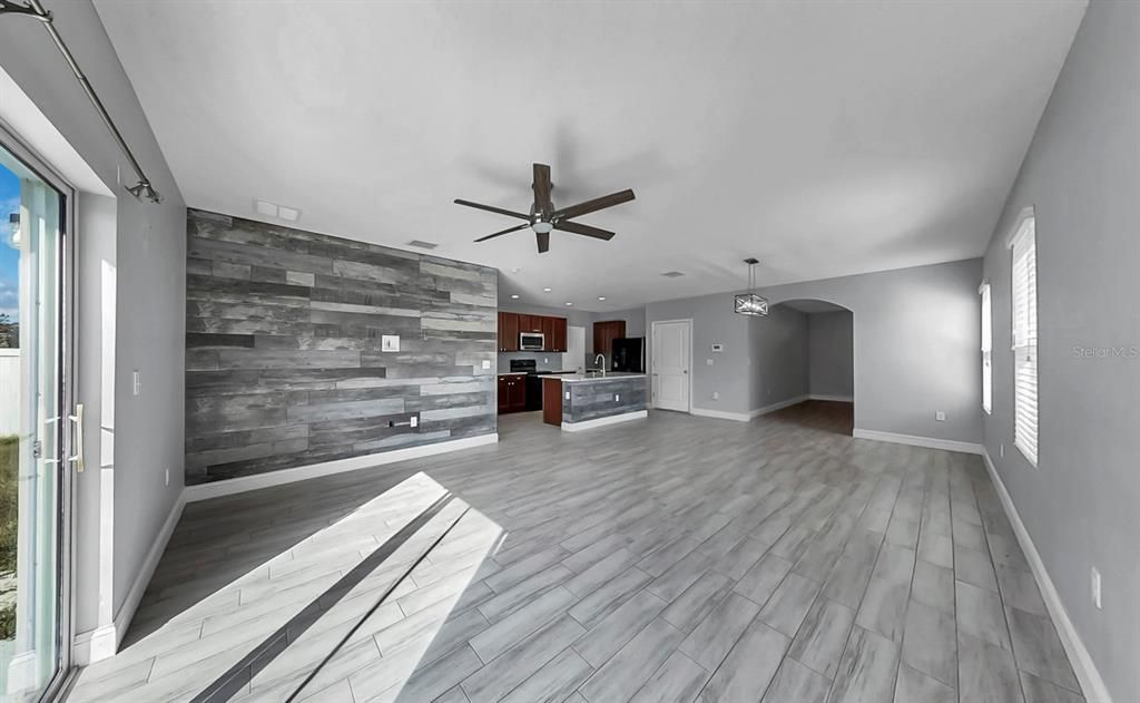 En Venta: $375,000 (5 camas, 3 baños, 2522 Pies cuadrados)