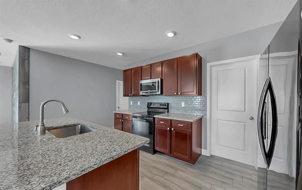 En Venta: $375,000 (5 camas, 3 baños, 2522 Pies cuadrados)