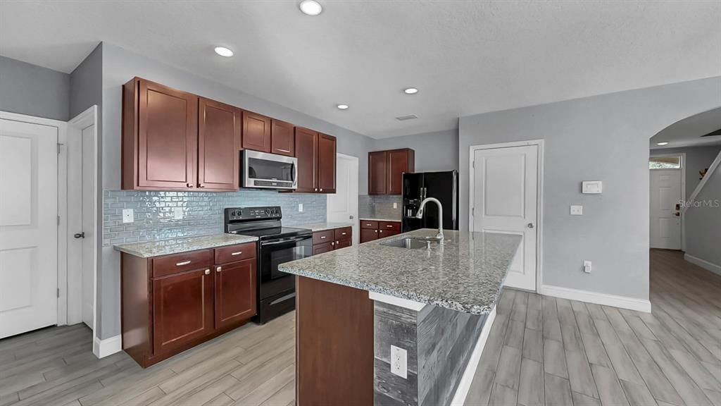 En Venta: $375,000 (5 camas, 3 baños, 2522 Pies cuadrados)