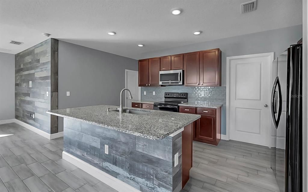 En Venta: $375,000 (5 camas, 3 baños, 2522 Pies cuadrados)