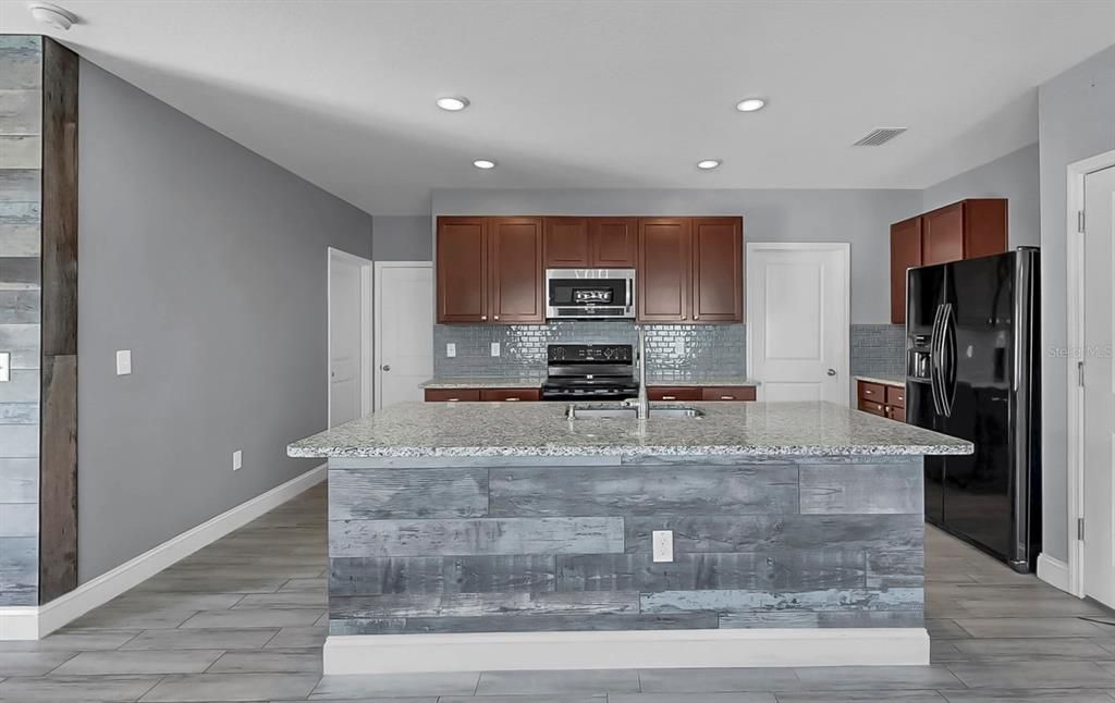 En Venta: $375,000 (5 camas, 3 baños, 2522 Pies cuadrados)