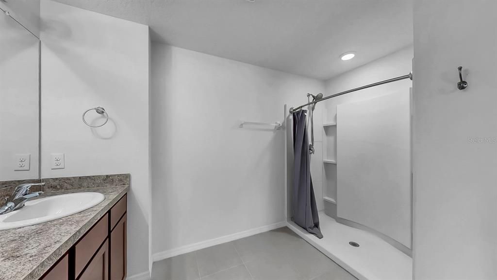 En Venta: $375,000 (5 camas, 3 baños, 2522 Pies cuadrados)