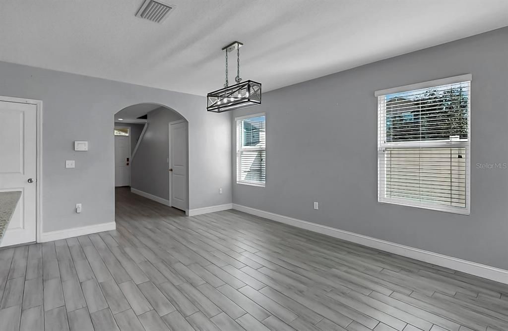 En Venta: $375,000 (5 camas, 3 baños, 2522 Pies cuadrados)